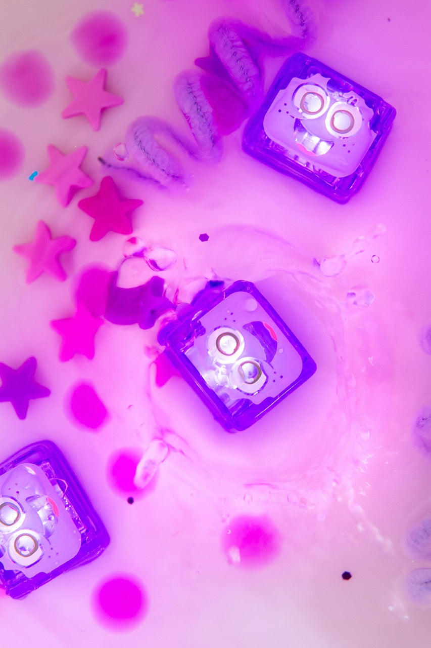 Glo Pals - Light Up Cubes Bath Toys - Lumi - Purple - 4pcs