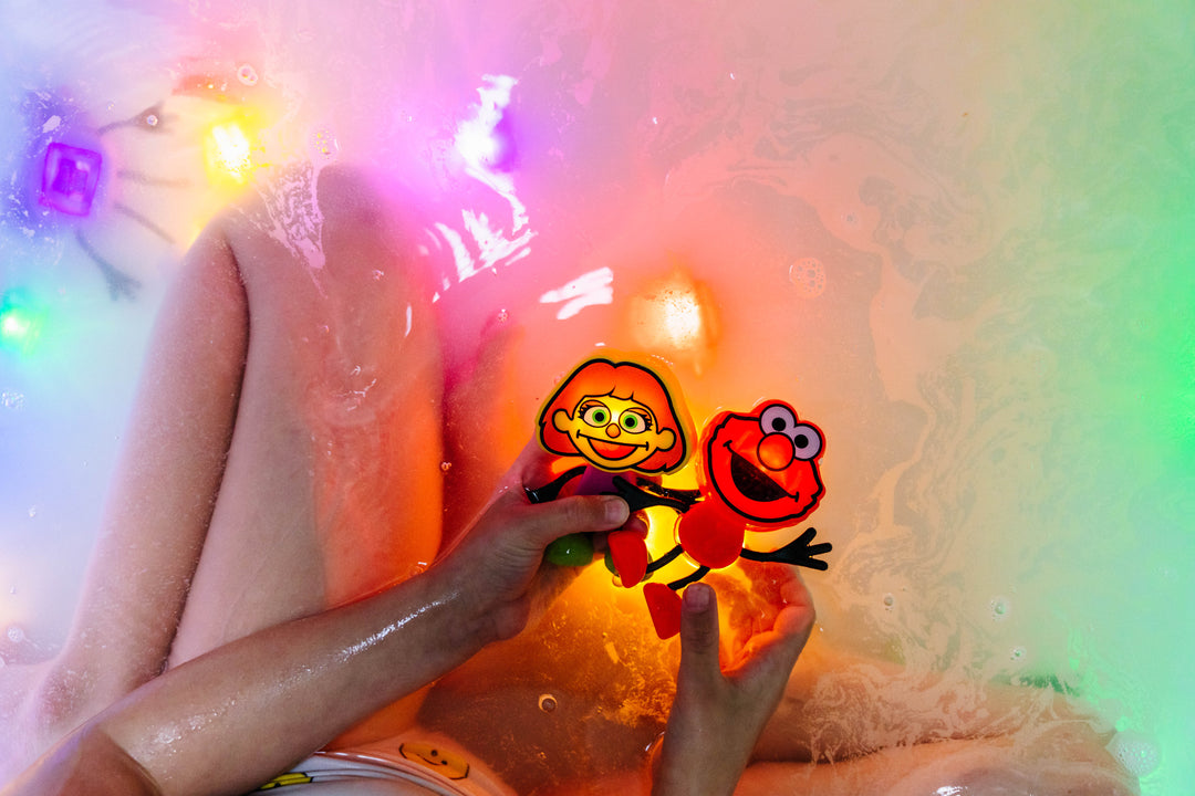 Glo Pals Sesame Street Light-Up ELMO Character With Two Cubes, Colorful Glow , Safe Water Play, Sesame Street Characters